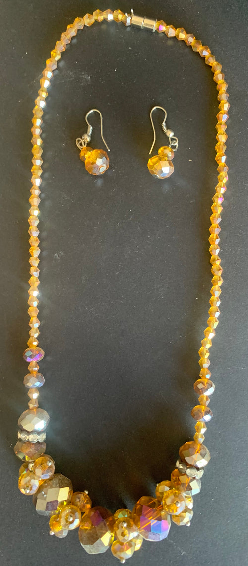 Conjunto de collar y pendientes de cristal marrón