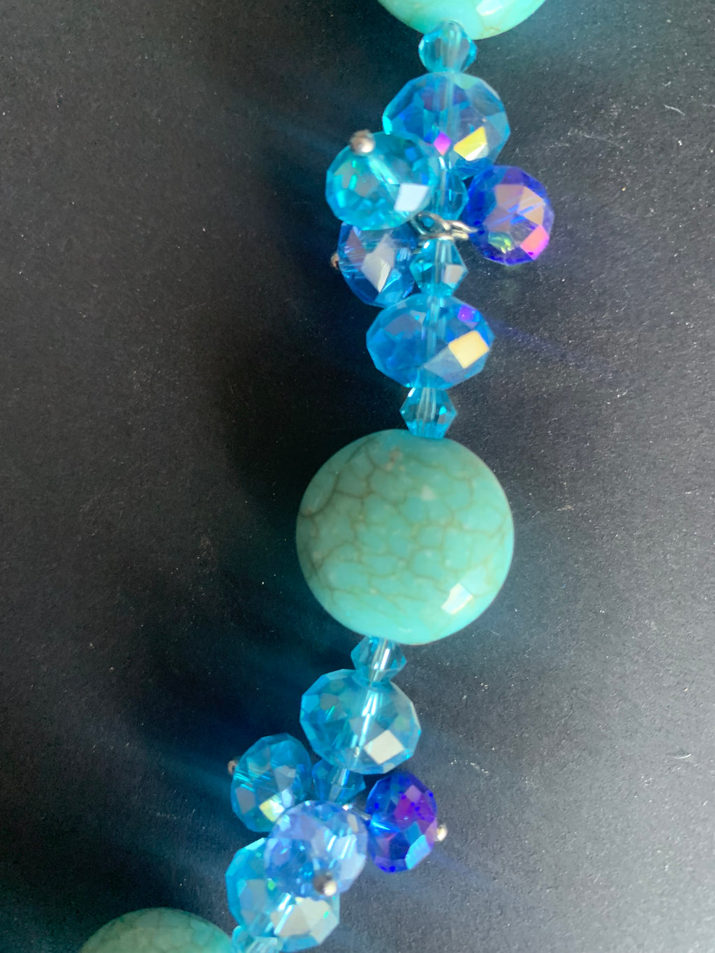 Conjunto de collar y pendientes de cristal turquesa y piedra de menta