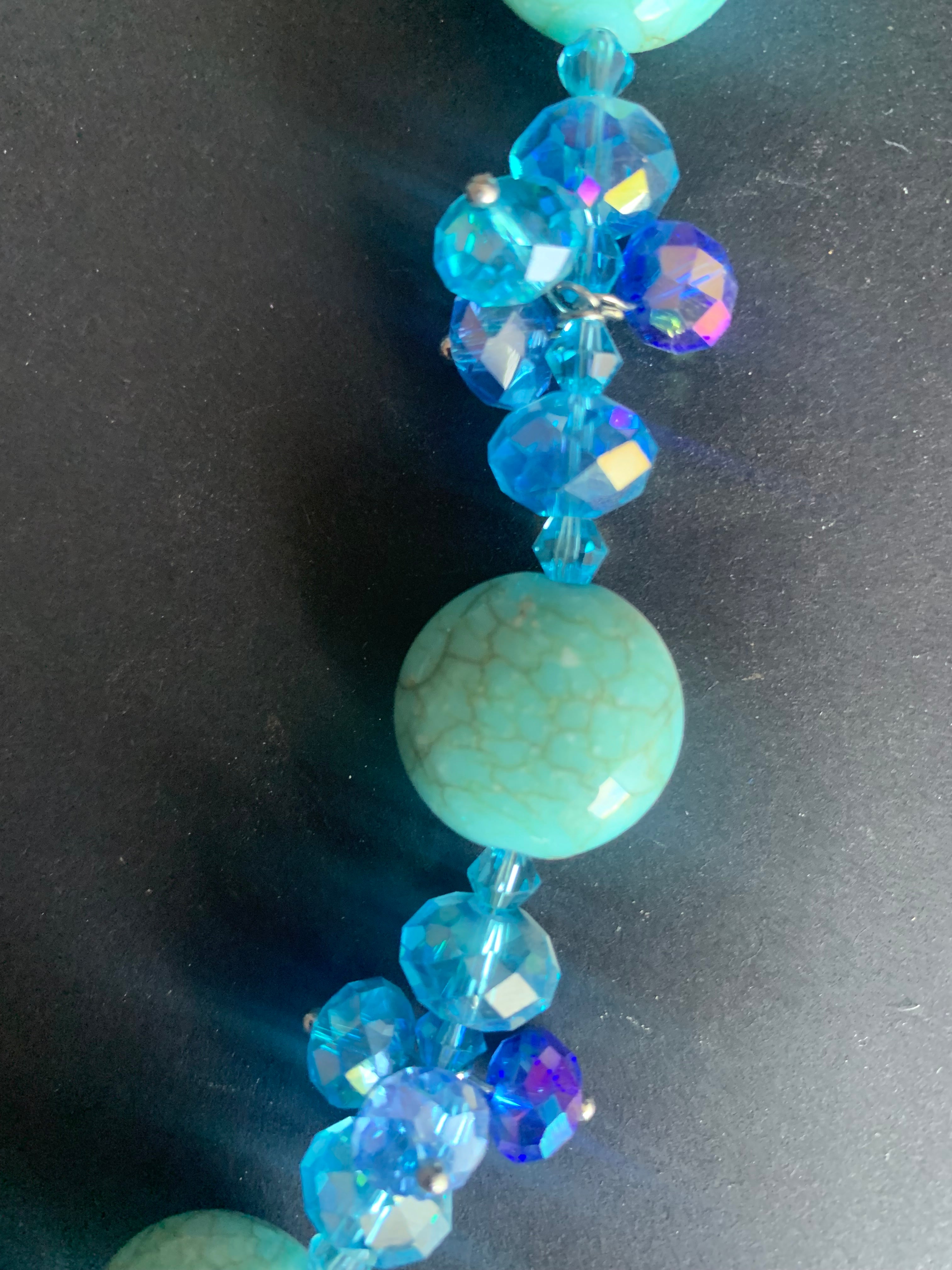 Conjunto de collar y pendientes de cristal turquesa y piedra de menta