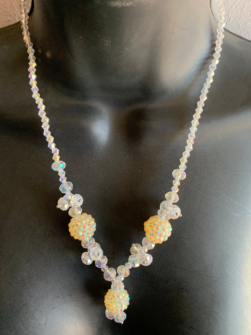 Collar con caída en Y de cuentas de cristal