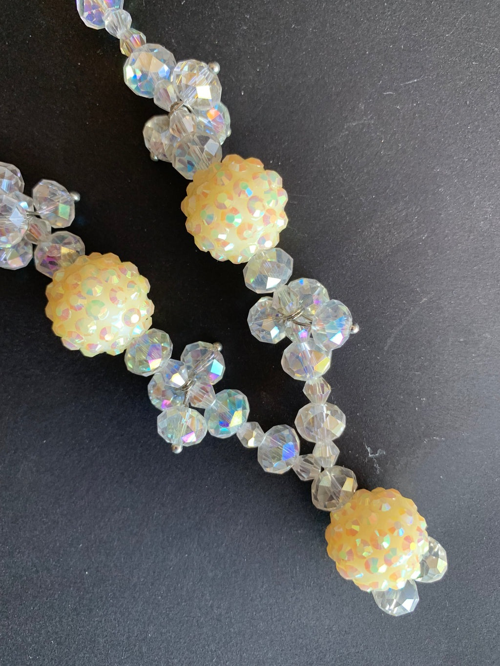 Collar con caída en Y de cuentas de cristal