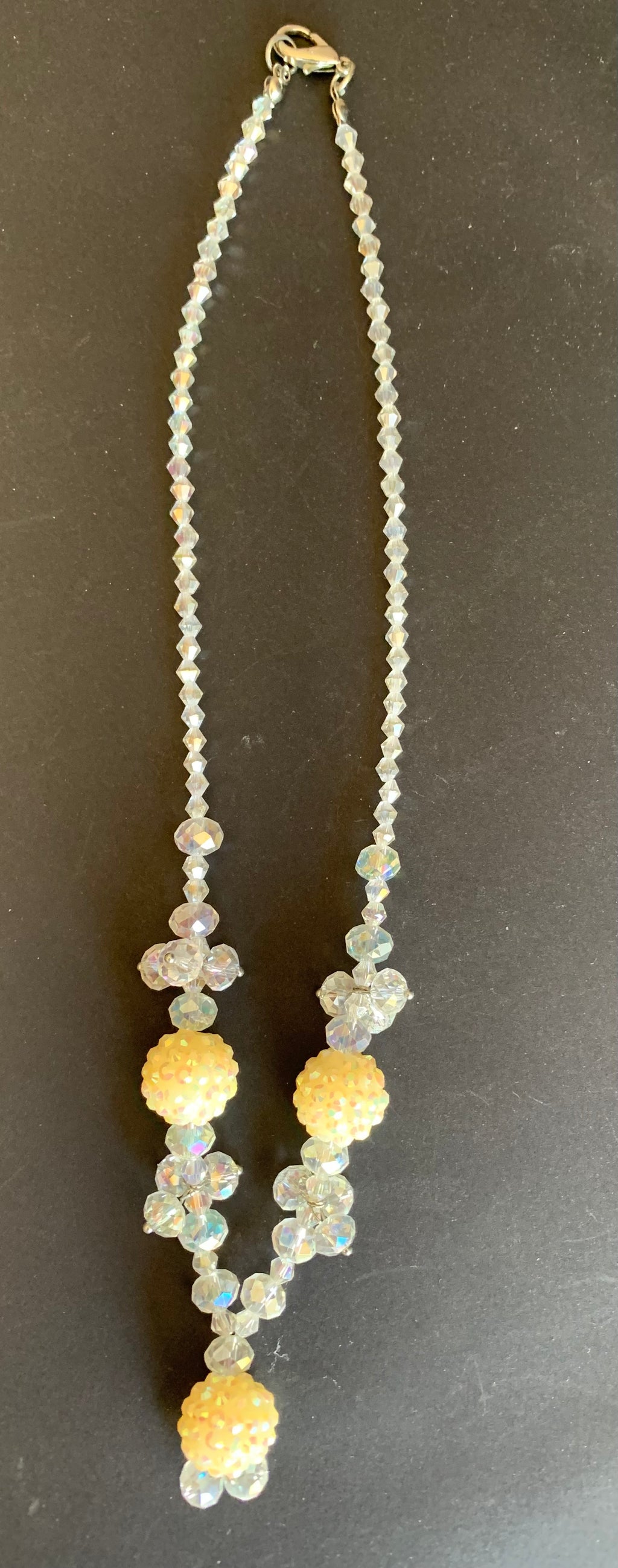 Collar con caída en Y de cuentas de cristal